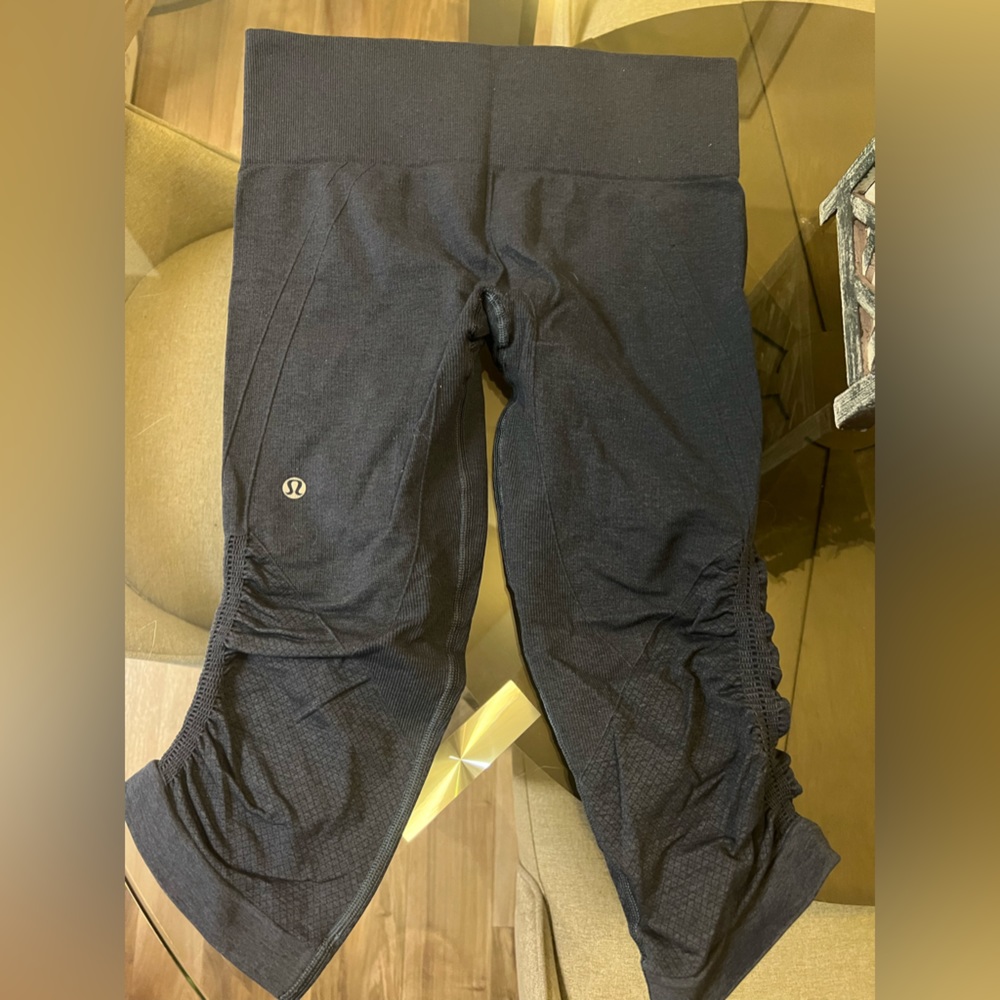 Lululemon Ebb & Flow Seamless Crop Leggings
